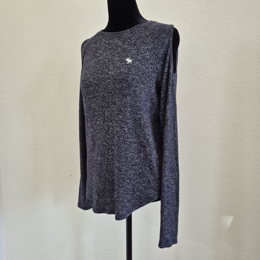 Abercrombie Women's Heathered Dark Gray Long Sleeve Cold Shoulder Sweater